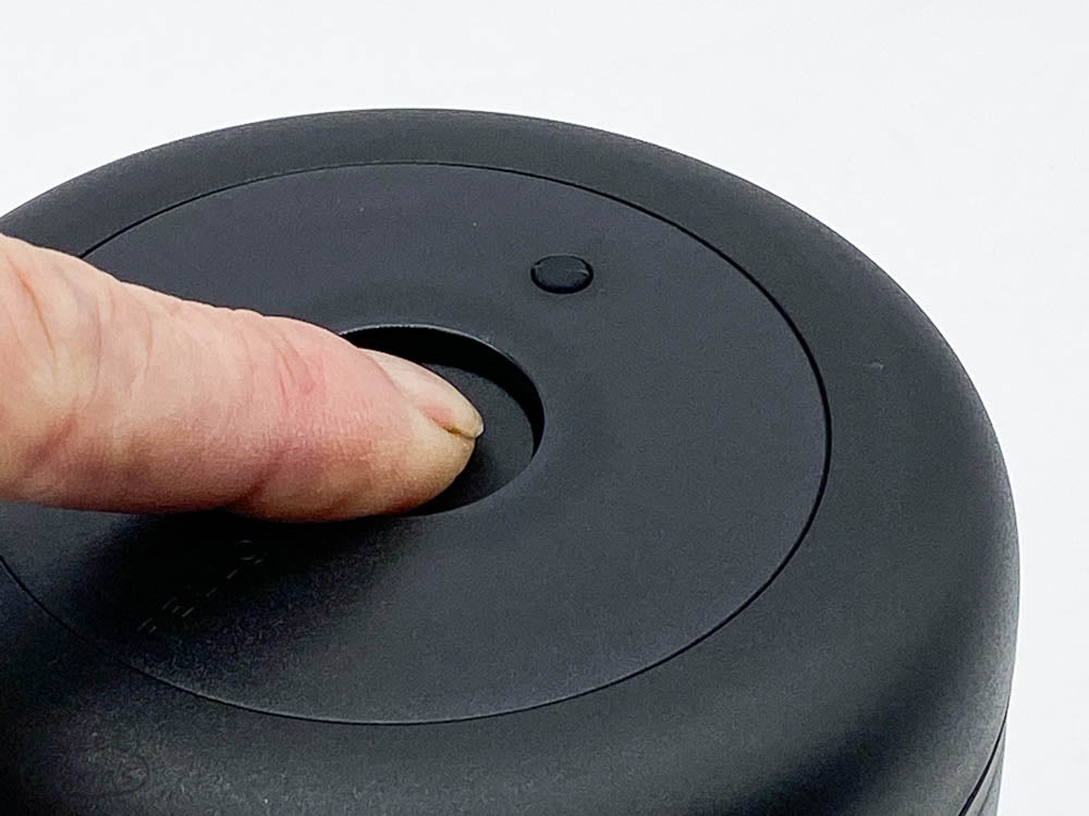 To create a vacuum you twist the lid. To release it you push the center button. Fellow Atmos Vacuum Coffee Canister .7L - Glass