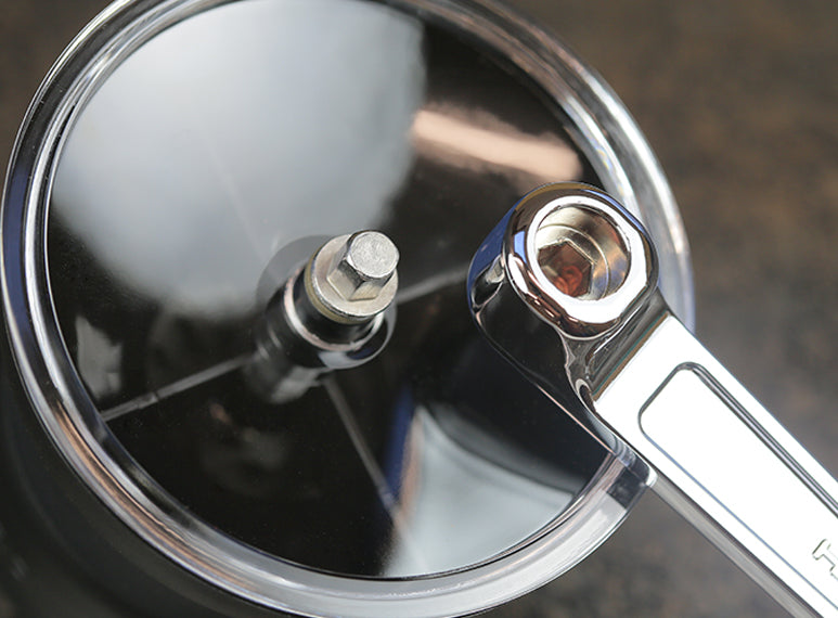 Hopper lid with detachable handle