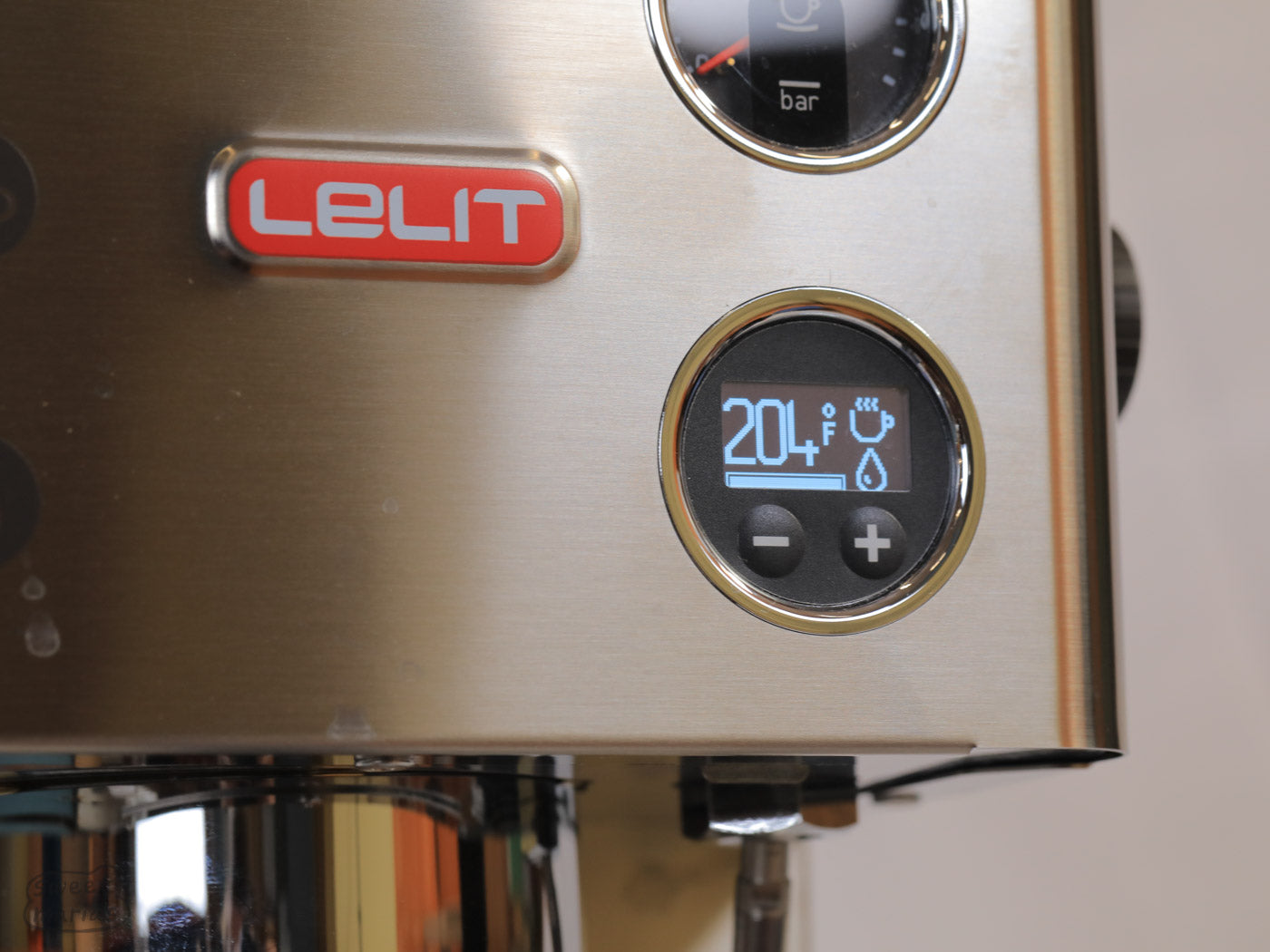 The OLED multi function screen is a great feature making the Victoria a very approachable machine.