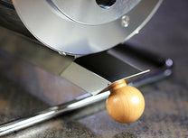 A miniature trier for viewing bean development mid-roast is included in the face plate of the Quest M3s